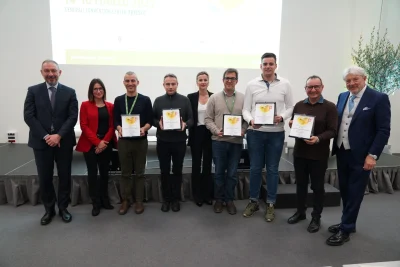 Premiazione alla Manifestazione Olio Capitale con Emanuele, titolare del Frantoio Colle del Poeta, Impronta vince menzione d'onore young